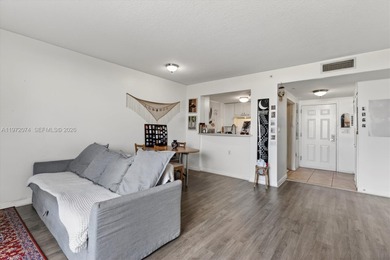 Spacious 1BD/1BA condo, CONVENIENTLY  minutes  away from