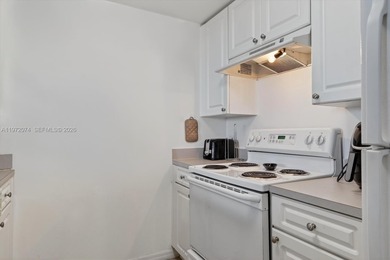 Spacious 1BD/1BA condo, CONVENIENTLY  minutes  away from