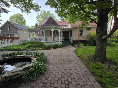 Charmer of Yesteryear! An Old-World Victorian with Endless - photo 2