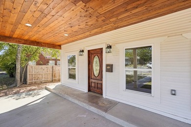 Move right in to this beautifully updated 4-bedroom, 3-bath home - photo 2