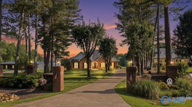 Lakefront living on Weiss Lake at its best. This beautiful 5 - photo 3