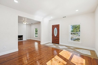Move right in to this beautifully updated 4-bedroom, 3-bath home - photo 5