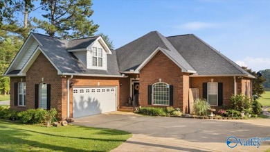Lakefront living on Weiss Lake at its best. This beautiful 5 - photo 5