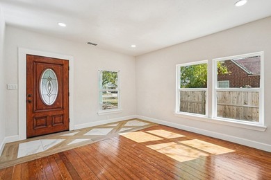 Move right in to this beautifully updated 4-bedroom, 3-bath home - photo 6