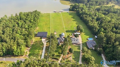Lakefront living on Weiss Lake at its best. This beautiful 5 - photo 7