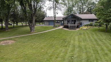 Lake Poygan Home For Sale in Fremont Wisconsin