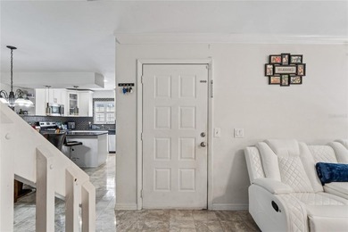 LOCATION LOCATION LOCATION! MOVE-IN READY! 3BR/2.5BA updated - photo 4