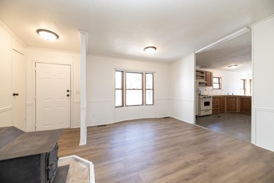 Welcome to this 3 bedroom, 2 bathroom home offering spacious - photo 11