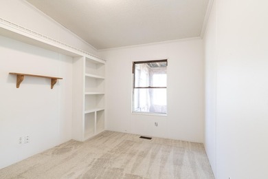 Welcome to this 3 bedroom, 2 bathroom home offering spacious - photo 19