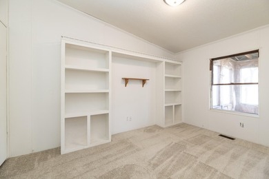 Welcome to this 3 bedroom, 2 bathroom home offering spacious - photo 21