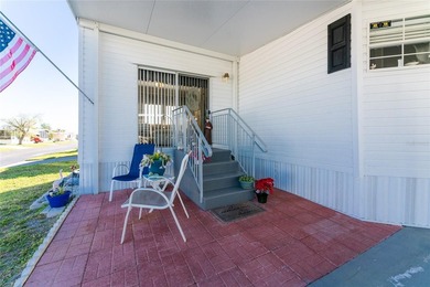 Welcome to your slice of Florida paradise! Located in a peaceful - photo 2