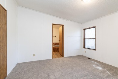 Welcome to this 3 bedroom, 2 bathroom home offering spacious - photo 25