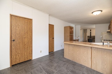 Welcome to this 3 bedroom, 2 bathroom home offering spacious - photo 29