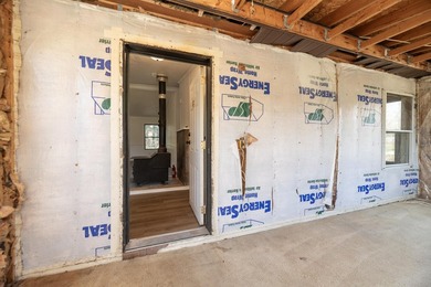 Welcome to this 3 bedroom, 2 bathroom home offering spacious - photo 32