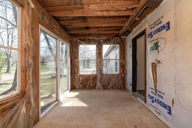 Welcome to this 3 bedroom, 2 bathroom home offering spacious - photo 33