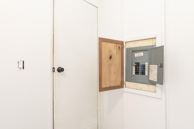 Welcome to this 3 bedroom, 2 bathroom home offering spacious - photo 39