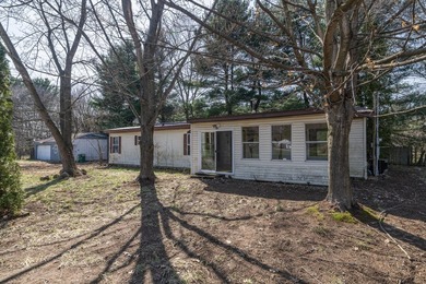 Welcome to this 3 bedroom, 2 bathroom home offering spacious - photo 41