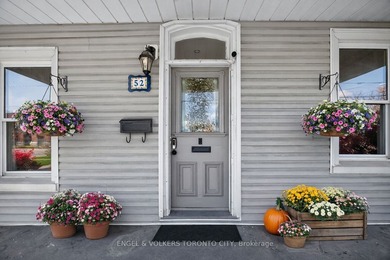 Welcome to Barrie's historic Queens Park neighbourhood. This - photo 2