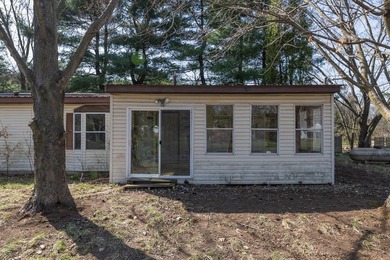 Welcome to this 3 bedroom, 2 bathroom home offering spacious - photo 42