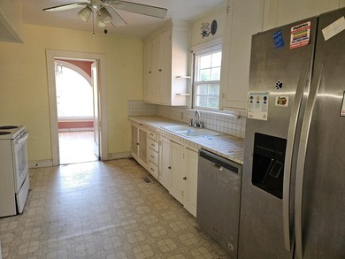 Located on Pacific Terrace and it is just minutes from downtown - photo 2