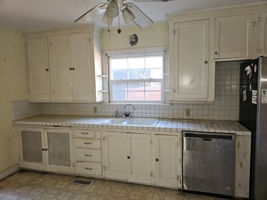 Located on Pacific Terrace and it is just minutes from downtown - photo 3