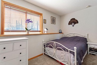 Location, location. Beautiful entry, with room to move about - photo 17