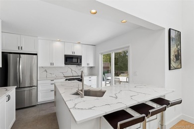 Turnkey Modern Retreat in East Hampton's Northwest Woods - photo 19