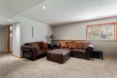 Location, location. Beautiful entry, with room to move about - photo 19
