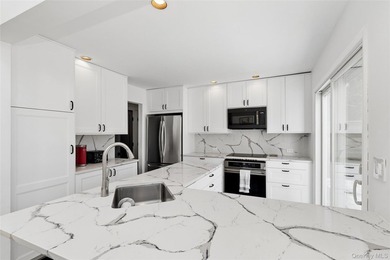 Turnkey Modern Retreat in East Hampton's Northwest Woods - photo 20