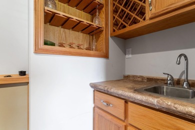 Location, location. Beautiful entry, with room to move about - photo 20