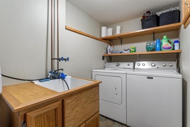 Location, location. Beautiful entry, with room to move about - photo 25