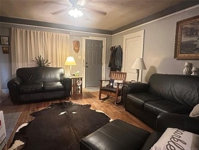 Looking for a country home at the edge of town? This 2 bedroom - photo 2