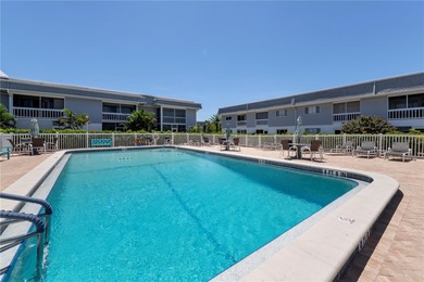SUPER CLEAN 2/1 condo with PRIVATE & SERENE greenbelt backyard - photo 3