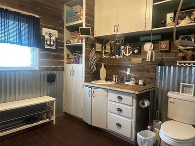 Looking for a country home at the edge of town? This 2 bedroom - photo 5