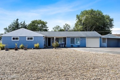 Welcome to Skippers Cove! This 3-bedroom home offers endless - photo 2