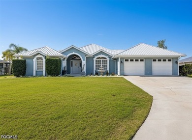 Experience fantastic waterfront living in Riverbend Estates, one - photo 3