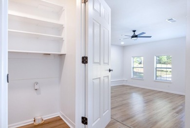 Welcome to this beautifully fully renovated, move-in-ready - photo 12