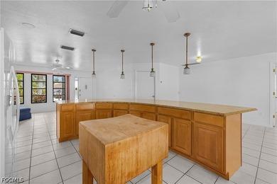 Welcome to your dream home in Bokeelia! Waterfront canal home - photo 8