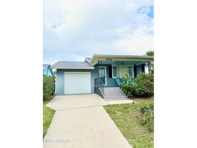 (private lake, pond, creek) Home For Sale in Daytona Beach Florida