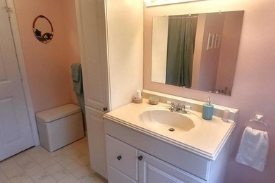 Almost 1900 sq' with 4 bedrooms (2 on the first floor) and 3 - photo 20