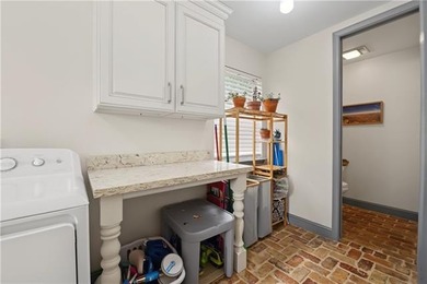 Welcome home to this gorgeous, fully renovated Acadian-style - photo 22