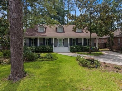 Welcome home to this gorgeous, fully renovated Acadian-style - photo 31