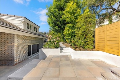 Welcome to 411 Woodcliffe Road, a truly exceptional residence - photo 4