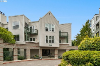 Lake Condo For Sale in Portland, Oregon