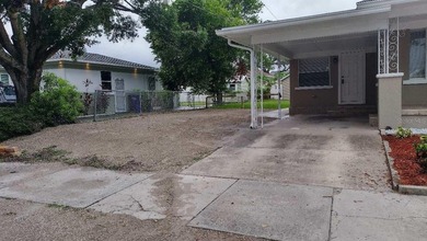 Under contract-accepting backup offers. Huge price drop! - photo 3
