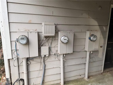 Rents scheduled to increase on this amazing tri-plex investment