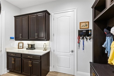 Set within Eagle Creek's guard-gated golf community, this - photo 41