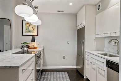 Tucked away at the end of a private hallway with no neighbors - photo 10
