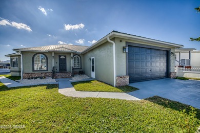 Lake Home For Sale in Welaka, Florida