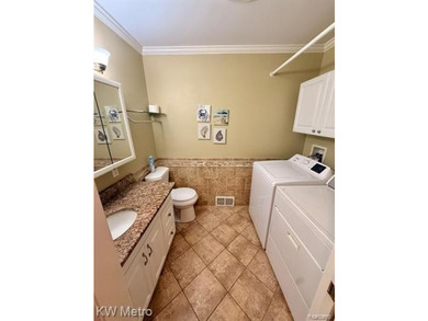 Welcome to this beautifully maintained ranch offering over 3,100 - photo 12